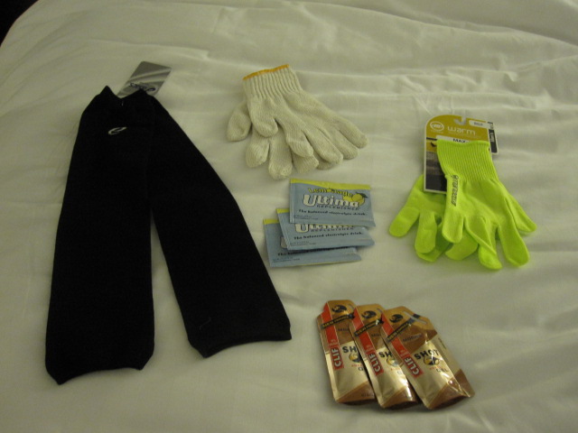 Arm warmers, Utima powder, gloves, flourescent gloves and mocha Clif shots