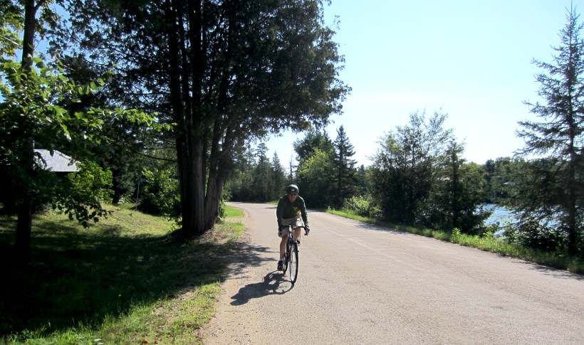 North Shore Road, cycling